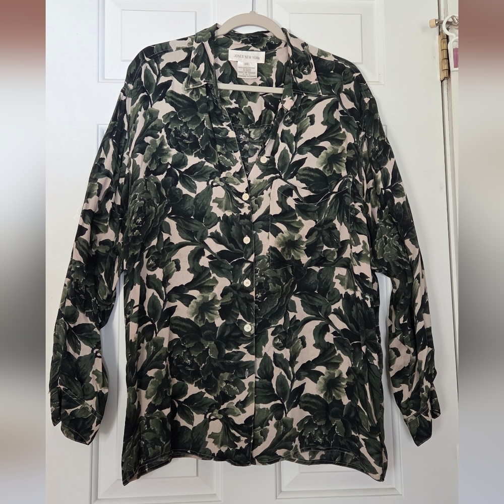 Jones New York Dark Green Floral Button-Down Shirt